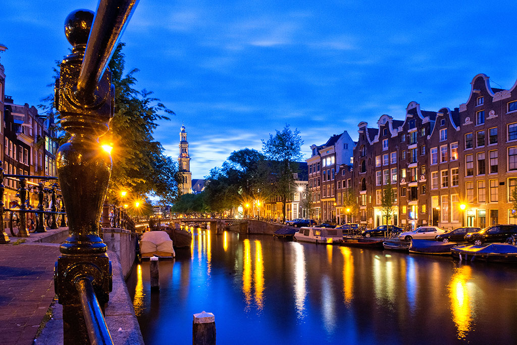 044-Amsterdam-by-night-05-Westerkerk